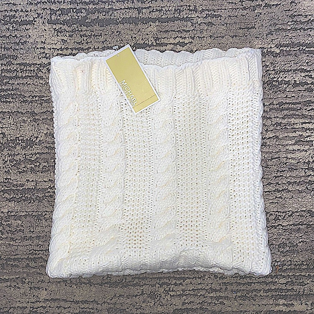 NWT MICHAEL KORS COLLAR SCARF
